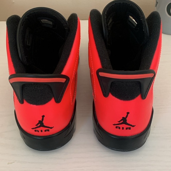 Woman’s size 6.5Y Jordan 6 Retro BG 'Infrared 23' - Picture 3 of 3